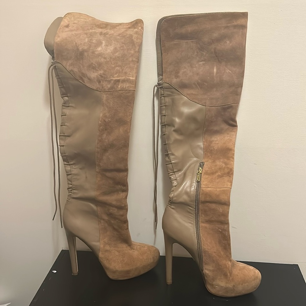 BEBE OVER THE KNEW SUEDE BOOT